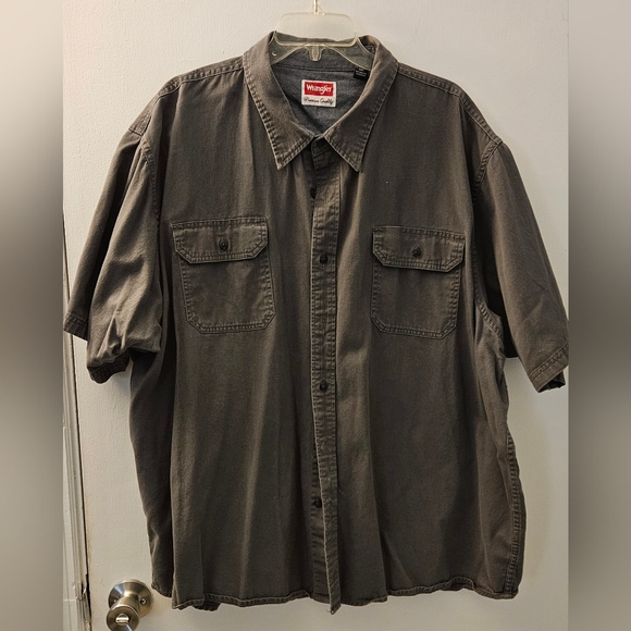 Wrangler Other - Wrangler Men's Charcoal Button Down Shirt